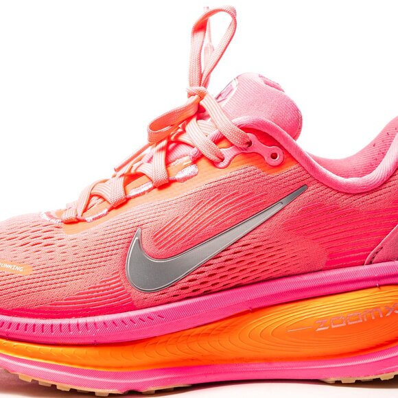 LIMITED EDITION Race Series After Dark Tour Size 7 Nike Vomero 18 Digital Pink W - Picture 1 of 8